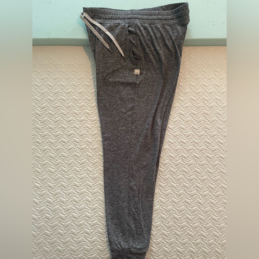 Vuori Gray Performance Jogger- Relaxed Fit Elastic Waistband